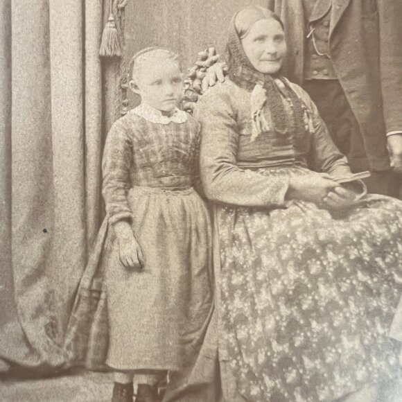 Antique Vintage Portuguese Portrait Photo Family Portugal Avo Headscarf Aprons - Picture 3 of 9